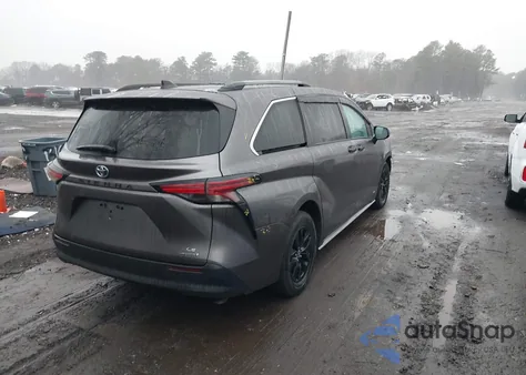 2021 Toyota Sienna Le z USA, uszkodzony, nr VIN 5TDKRKEC8MS030220